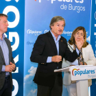 Borja Suárez, presidente del PP en Burgos, y los diputados Jaime Mateu y Sandra Moneo valoran el PGE. TOMÁS ALONSO