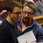Xavier Domènch e Íñigo Errejón en el pleno del Congreso.-AGUSTIN CATALAN