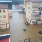 Las calles de Villarcayo se inundaron por completo. En algunos tramos se alcanzó un metro de profundidad. ECB-ECB
