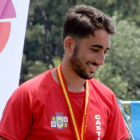Pablo Acha posa en el podio con las medallas conseguidas.-ECB