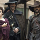 Aura Garrido, Nacho Fresneda y Rodolfo Sancho, en una escena del episodio dedicado a Napoleón, de 'El Ministerio del Tiempo'.-TVE