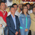 La alcaldesa en funciones, Raquel González (centro), junto a hosteleros participantes en Tierra Aranda.-ECB