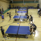 Varios partidos de tenis de mesa en el polideportivo Río Vena, uno de los que se plantea externalizar. SANTI OTERO