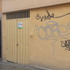 Los autores de estos grafitis han sido identificados.-L. V.