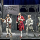 Una escena de ‘La hostalera’, de Teatres de la Generalitat.-VICENTE A. JIMÉNEZ