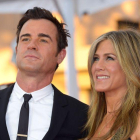 Jennifer Aniston y Justin Theroux a su llegada a los Premios Screen Actors Guild Awards en Los Ángeles.-PAUL BUCK (EFE)