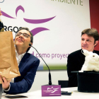 Juan Mayoral, director artístico de la Gala de Magia, y José  Miguel González, responsable de programación de Cultural Cordón.-ECB