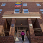 Vista de la embajada de Venezuela en Washington, EEUU.-EFE   / EPA