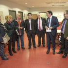 Representantes de los trabajadores y  de la Orden San Juan de Dios con el consejero de Sanidad  Sáez Aguado.-Santi Otero