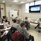 Varias personas participan en una de las actividades organizadas por el Espacio CyL Digital.-ISRAEL L. MURILLO