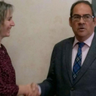 Elena Ramírez y Baudilio Fernández-Mardomingo ayer en Miranda de Ebro.-ECB
