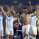 La selección argentina celebra su pase a la final de Copa América después de derrotar a Paraguay.-Foto:   REUTERS / ANDRES STAPFF