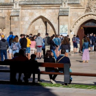 Un grupo de turistas frente a la Catedral. SANTI OTERO