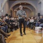 Pedro Zerolo toma la palabra en la asamblea abierta que se celebró en el Monasterio de San Agustín.-SANTI OTERO