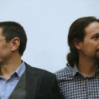 Juan Carlos Monedero y Pablo Iglesias, en una rueda de prensa de Podemos celebrada el pasado 20 de febrero.-DAVID CASTRO