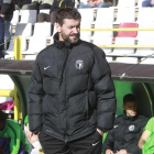 Fernando Estévez sigue las evoluciones de un partido-Raúl G. Ochoa