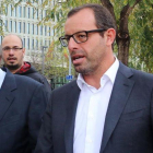 El abogado Pau Molins y el expresidente del Barça, el pasado abril en Barcelona.-RICARD CUGAT