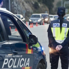 Un control policial en La Jonquera en marzo del 2014.-EFE