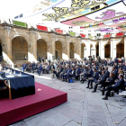 El claustro de la Basílica de San Isidoro engalanado para el Pleno de las Cortes.-ICAL