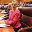 Cristina Cifuentes, en la Asamblea de Madrid, en pleno escándalo por su máster fantasma.-JUAN MANUEL PRATS