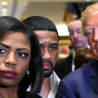 Donald Trump y Omarosa Manigault.-TIMOTHY A CLARY