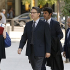 El expresidente de Afinsa Juan Antonio Cano y el exconsejero Albertino de Figuereido (dcha) a su llegada esta mañana a la Audiencia Nacional.-EFE / MARISCAL