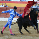 Novillo de Sánchez Arjona lidiado en Roa. En 2015 ha aumentado el número de utreros jugados.-ALBERTO CALVO