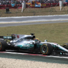 El piloto británico de Mercedes Lewis Hamilton durante la carrera del GP de España de F1 que se disputa en el circuito de Barcelona-Catalunya.-EFE