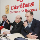 María Gutiérrez, coordinadora de Acción Social; Jorge Simón, director de Cáritas; el arzobispo, Fidel Herráez; y Juan José Dueñas, secretario general.-RAÚL G. OCHOA