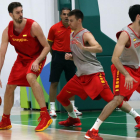 Gasol, en primer plano, en el entrenamiento de la selección en Río.-MARIO RUIZ / EFE