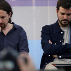 Alberto Garzón junto a Pablo Iglesias.-JOSE LUIS ROCA