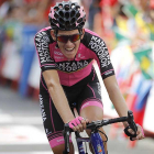 Jetse Bol cruza la línea de meta en una de las etapas de la pasada Vuelta.-WWW.AD.NL