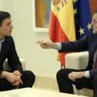 Mariano Rajoy y Pedro Sánchez, el pasado 6 de julio, en la Moncloa.-JUAN MANUEL PRATS