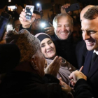 El presidente francés, Emmanuel Macron, durante su visita a Clichy-sous-Bois.-LUDOVIC MARIN / AP