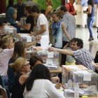 Ambiente en un colegio electoral el pasado 26-J-JULIO CARBÓ