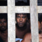 Immigrantes Rohinyás rescatados en Myanmar tras fugarse de Bangladesh.-Foto: EFE / NYUNT WIN