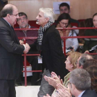 Juan Vicente Herrera saludó al presidente de la Asociación Francisco de Enzinas, Miguel Ángel Vieira.-Raúl Ochoa