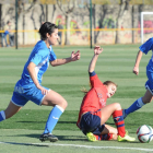 Güemes, autora de dos tantos ayer, pelea por un balón con una jugadora del Aurrera-Israel L. Murillo
