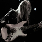 Aurora Beltrán, alma máter de Tahúres Zurdos, demostró hace ya muchos años que es uno de los grandes referentes femeninos del rock estatal.-ECB