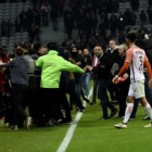 Amenazas de los ultras a los jugadores del Lille el pasado sábado.-AFP / PERIODICO