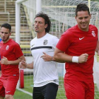 Mikel Aurreko, en primer término, de rojo.-ISRAEL L. MURILLO