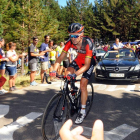 Samuel Sánchez durante la ascensión ayer a Las Lagunas de Neila.-TOMÁS ALONSO