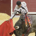 Morenito ante un toro de Adolfo Martín en 2017. ECB