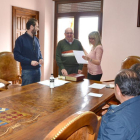 Los miembros de la corporación en el Pleno de ayer.-R. F.