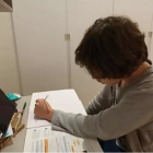 Un niño hace los deberes con una tablet.- IMAGEN ARCHIVO EUROPA PRESS