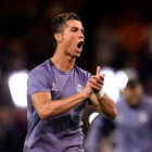 Cristiano Ronaldo arenga a sus compañeros durante el calentamiento del Madrid antes de la final de la Champions-UEFA CHAMPIONS LEAGUE