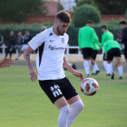 Nicolás Minutella controla un balón en el choque ante el Valladolid B.-BURGOS CF
