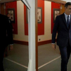 Pedro Sánchez llega a la sala de prensa de la Moncloa para su comparecencia, el 17 de septiembre.-JOSÉ LUIS ROCA