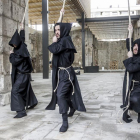 Las campanas volvieron a sonar ayer en la iglesia de San Juan durante el pase de prensa realizado por Cal y Canto, que viaja al siglo XIV.-Santi Otero