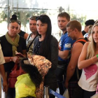 Turistas rusos, en el aeropuerto de Sharm el Sheij.-AFP / MOHAMED EL SHAHED